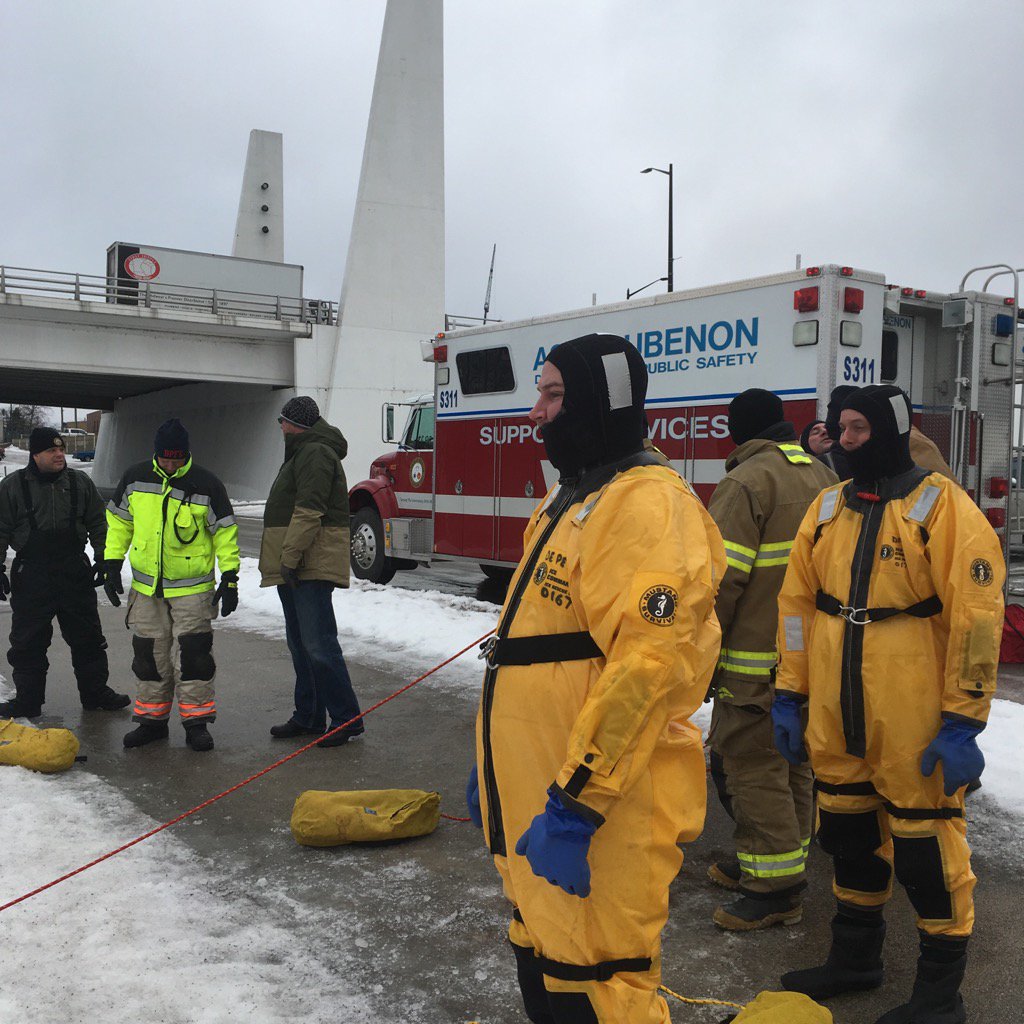 Ashwaubenon Public Safety and the De Pere Fire Department held a joint training exercise Tuesday, Jan. 17, 2017 along the Fox River. Photo via Twitter@AshPublicSafety.